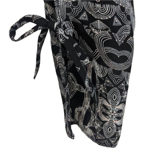 Trouve black graphic printed tied cold shoulder long sleeve blouse small MSRP 69 - Picture 7 of 12